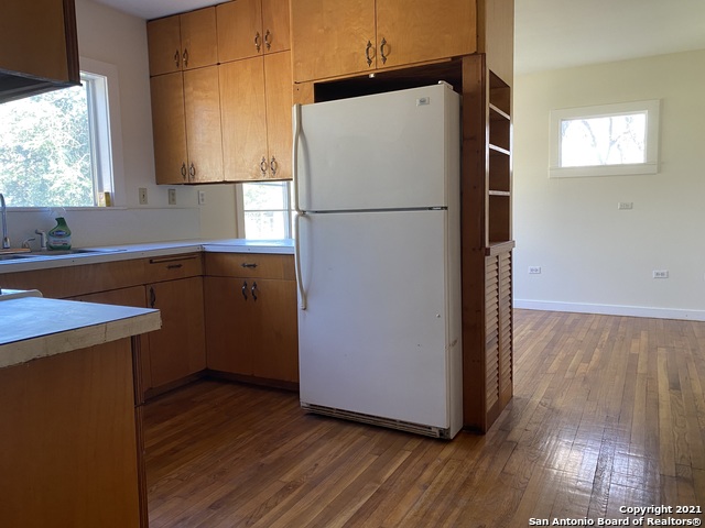 Image 18 of 22 For 933 Beck St  