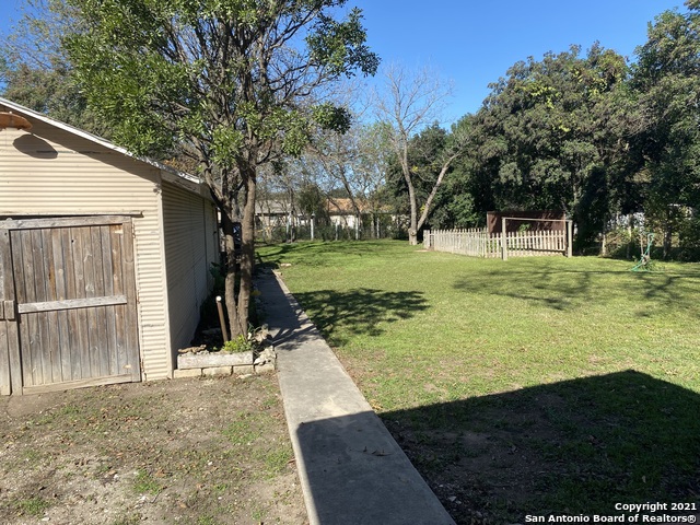 Image 20 of 22 For 933 Beck St  