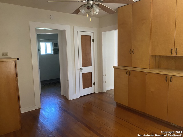 Image 8 of 22 For 933 Beck St  