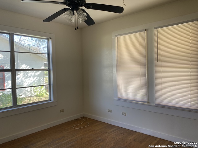 Image 9 of 22 For 933 Beck St  