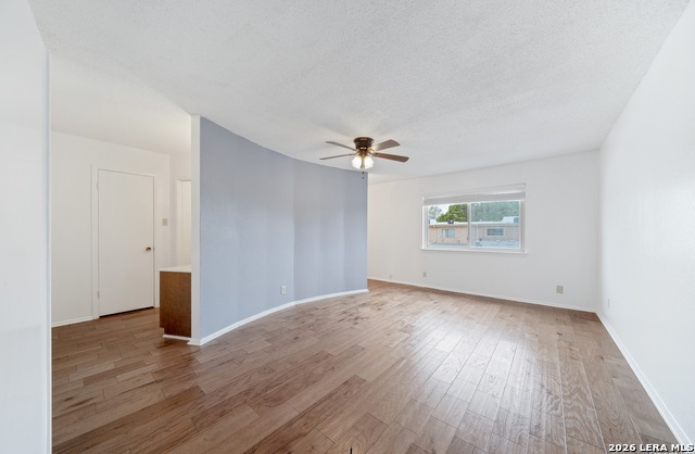 Image 13 of 33 For 10958 Crown Park