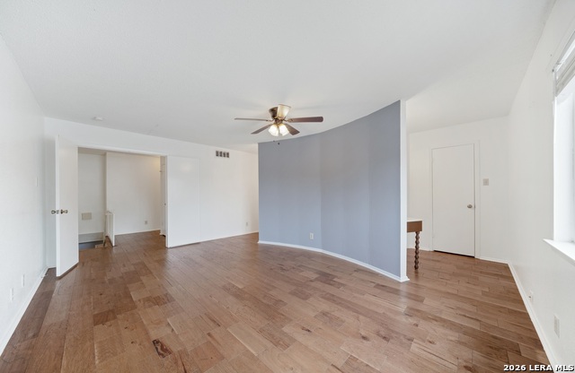 Image 14 of 33 For 10958 Crown Park