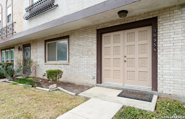 Image 2 of 33 For 10958 Crown Park