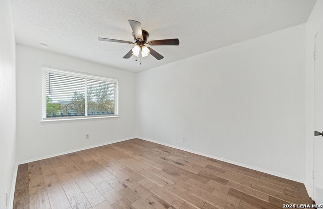 Image 23 of 33 For 10958 Crown Park