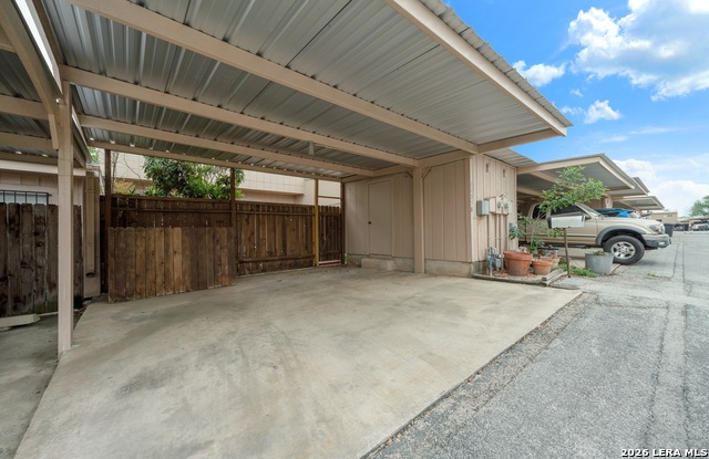 Image 26 of 33 For 10958 Crown Park