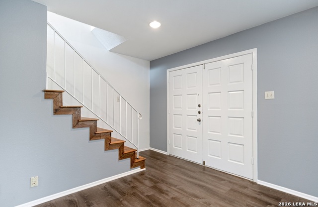 Image 3 of 33 For 10958 Crown Park