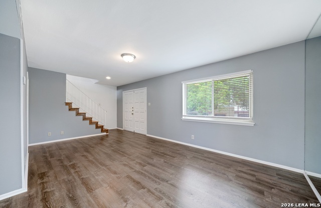 Image 4 of 33 For 10958 Crown Park