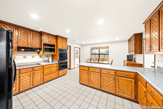 Image 15 of 71 For 14320 La Vernia Rd