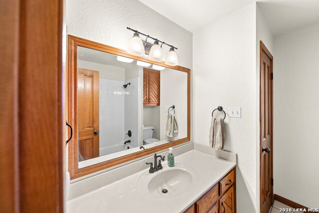 Image 28 of 71 For 14320 La Vernia Rd