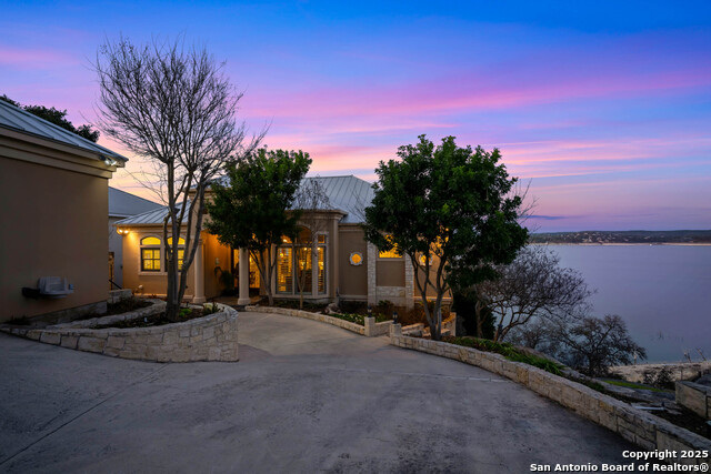 Image 2 of 40 For 985 Janet  