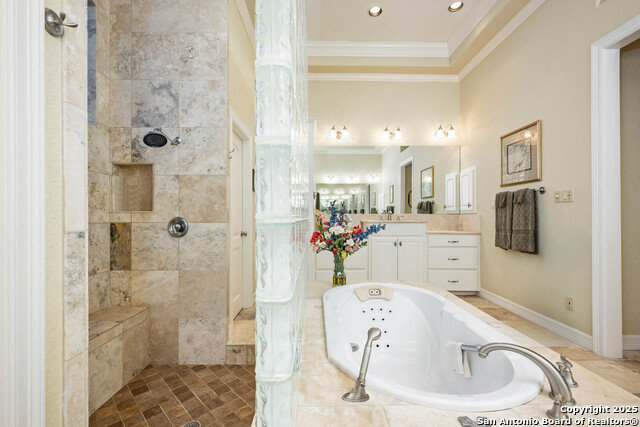 Image 20 of 40 For 985 Janet  