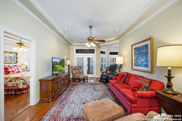 Image 25 of 40 For 985 Janet  