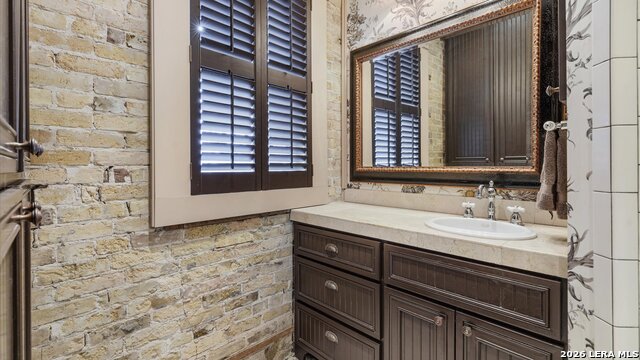 Image 33 of 47 For 418 Santa Clara S