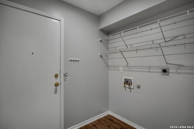 Image 28 of 32 For 906 Visor Dr