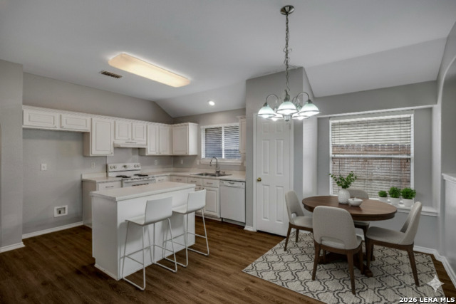 Image 4 of 32 For 906 Visor Dr