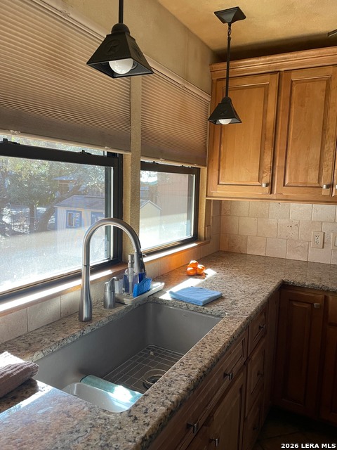 Image 10 of 25 For 781 Lookout Dr