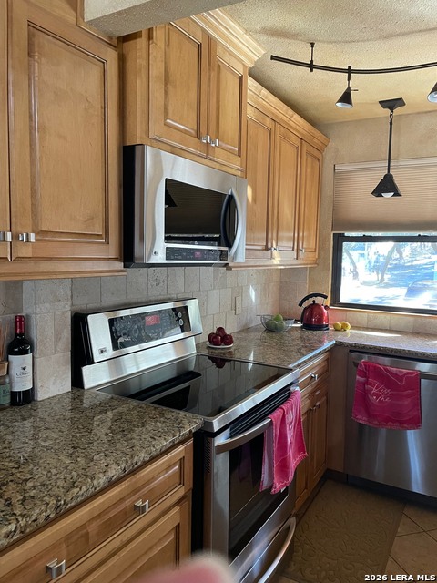 Image 7 of 25 For 781 Lookout Dr