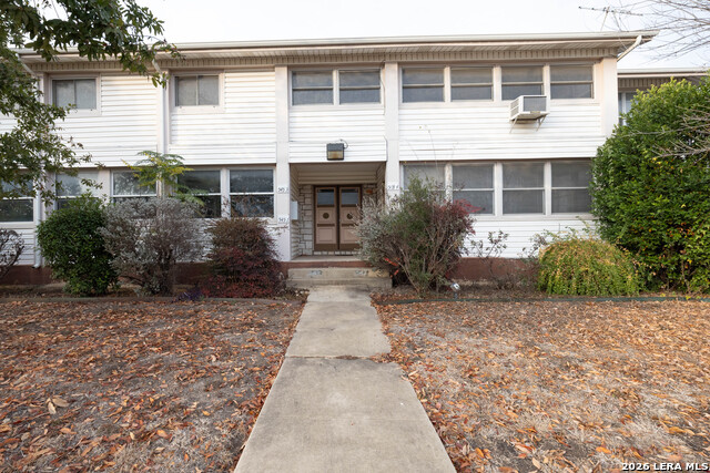 Image 2 of 22 For 543 Club Dr  