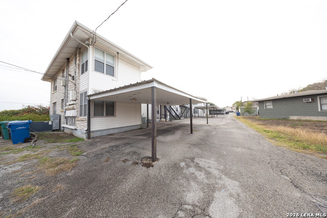 Image 5 of 22 For 543 Club Dr  