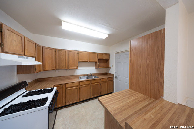 Image 6 of 22 For 543 Club Dr  