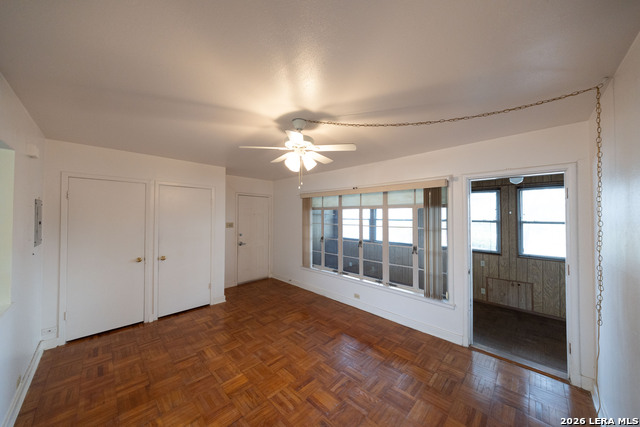 Image 7 of 22 For 543 Club Dr  