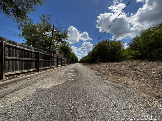 Listing photo id 4 for 7915 Krueger Moore