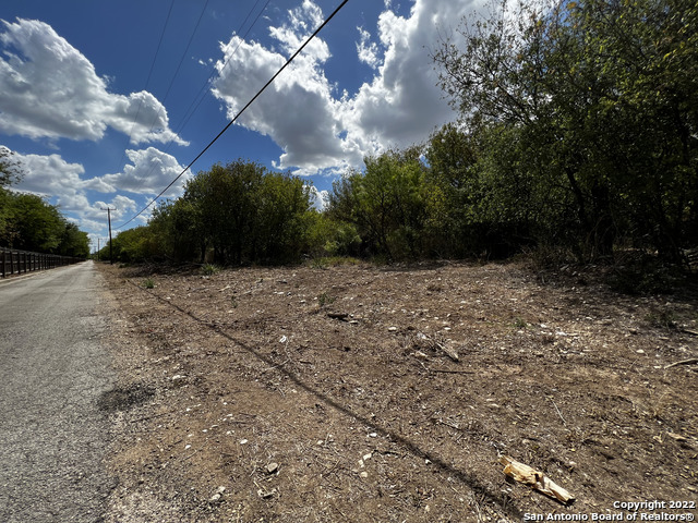 Listing photo id 5 for 7915 Krueger Moore