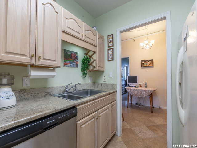 Image 12 of 24 For 1 Towers Park Ln  606