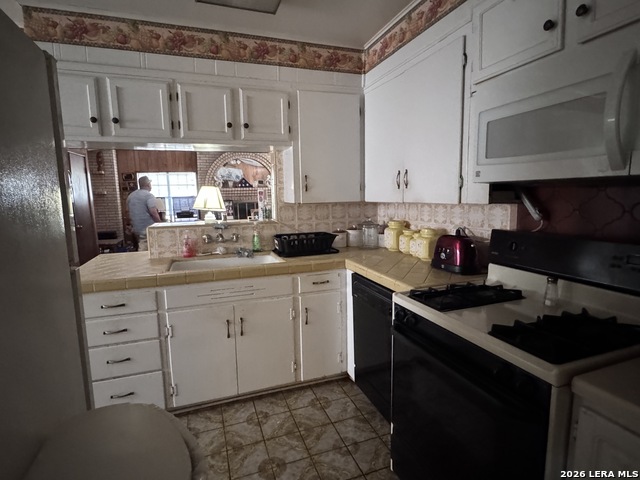 Image 11 of 29 For 205 Mayfield W