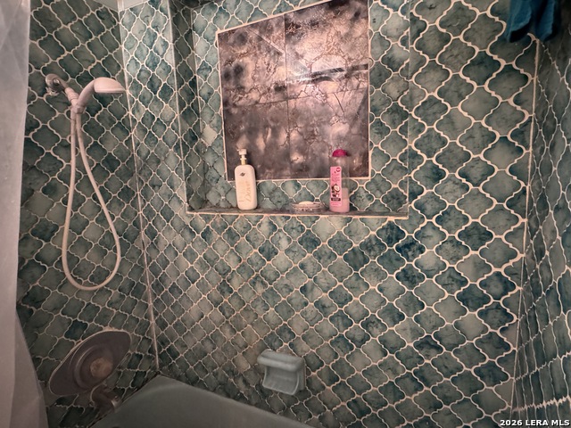 Image 16 of 29 For 205 Mayfield W