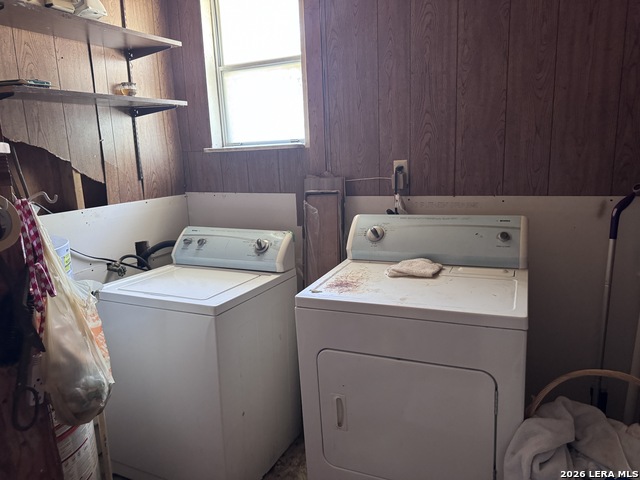 Image 24 of 29 For 205 Mayfield W