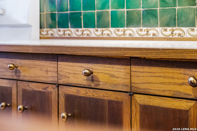 Image 25 of 65 For 1049 Allen  