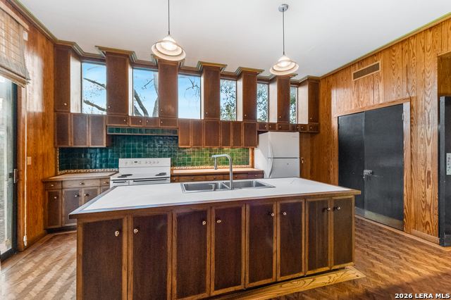 Image 26 of 65 For 1049 Allen  