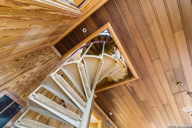 Image 32 of 65 For 1049 Allen  