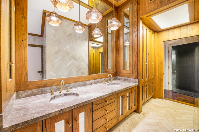 Image 54 of 65 For 1049 Allen  