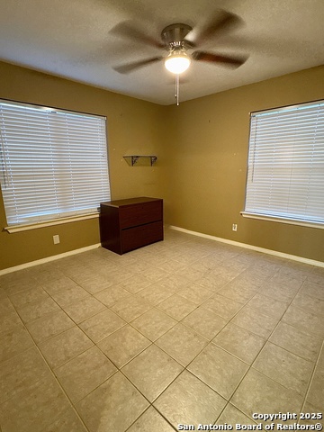 Image 8 of 11 For 11520 Huebner  205