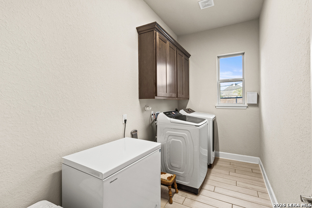 Image 22 of 33 For 527 James Way