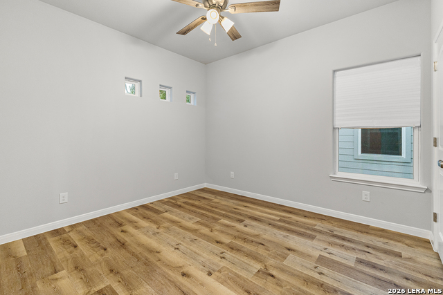 Image 22 of 35 For 507 Linden  