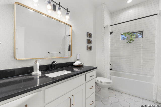 Image 39 of 68 For 200 Oak Fields Dr.,