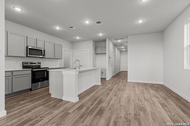 Image 7 of 22 For 9915 Chavaneaux Lndg