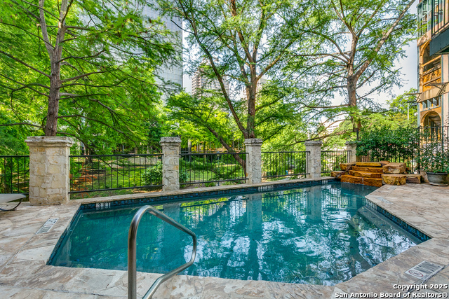 Image 25 of 26 For 1022 Navarro  306