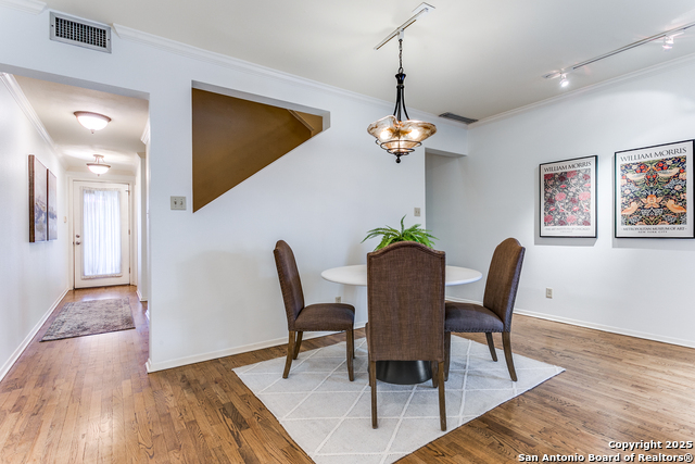 Image 8 of 26 For 1022 Navarro  306