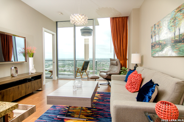 Image 6 of 8 For 610 Market E Unit 3017