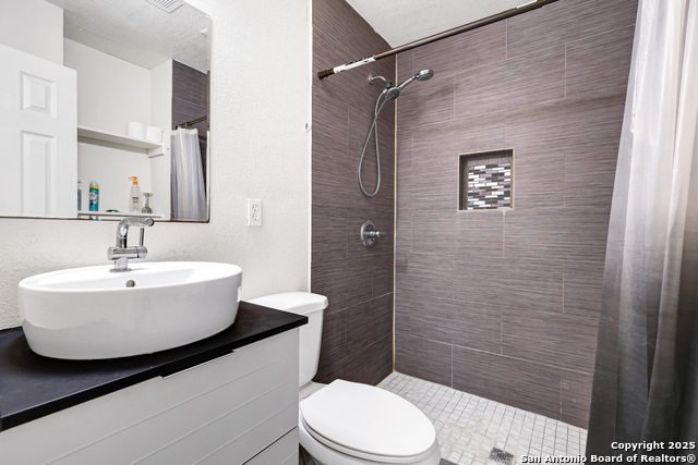 Image 18 of 36 For 13319 Stairock