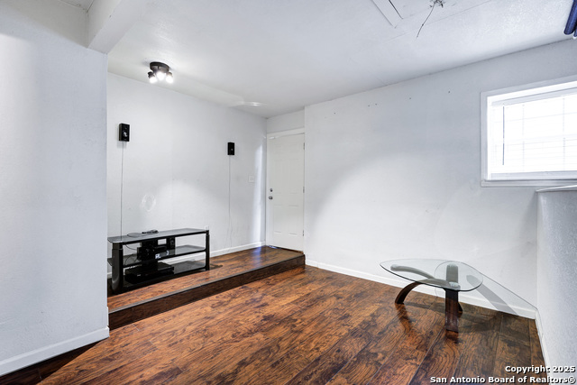 Image 22 of 36 For 13319 Stairock