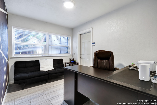 Image 29 of 36 For 13319 Stairock