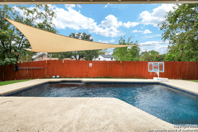 Image 34 of 36 For 13319 Stairock