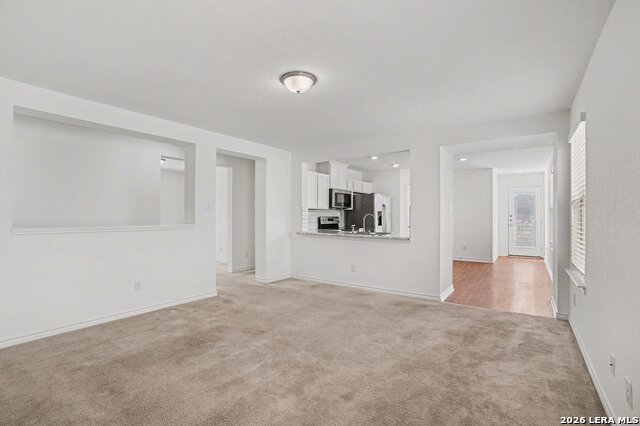 Listing photo id 8 for 643 Anthem Ln