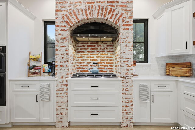 Image 11 of 49 For 8304 Monument Oak