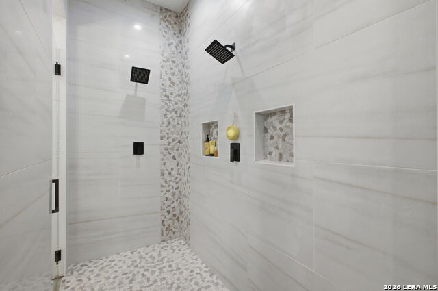 Image 20 of 49 For 8304 Monument Oak